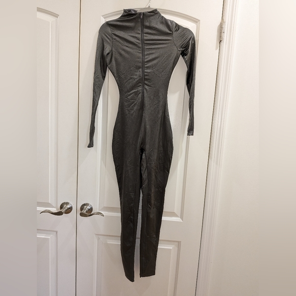 1. NWT SKIMS ALL-IN-ONE SHINE MOCK NECK ONESIE IN GUNMETAL - Picture 2 of 4